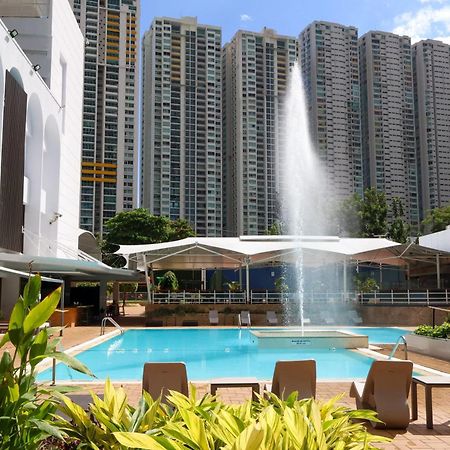 Sheraton Grand Panama Exteriér fotografie The swimming pool at the clubhouse