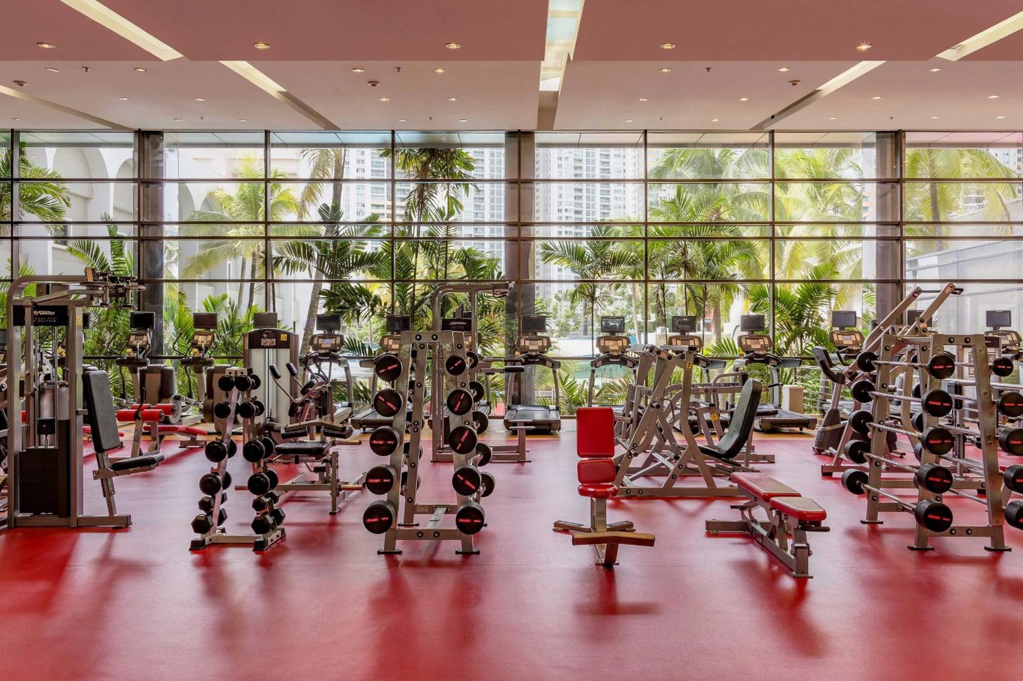 Sheraton Grand Panama Exteriér fotografie The gym at the InterContinental Hotel, Kuala Lumpur