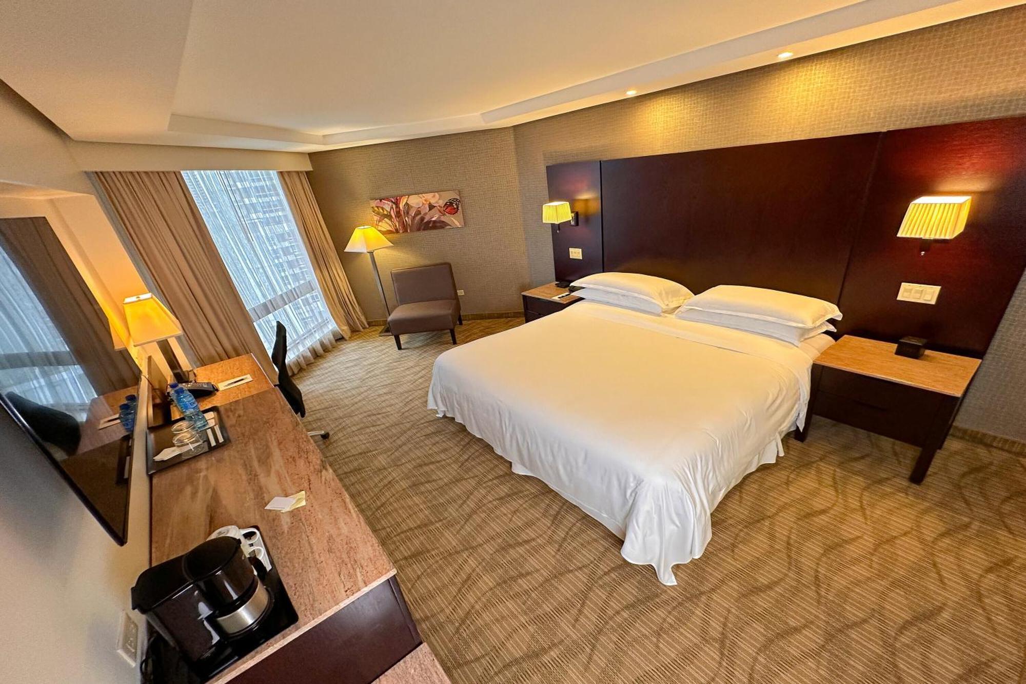 Sheraton Grand Panama Exteriér fotografie A room at the hotel